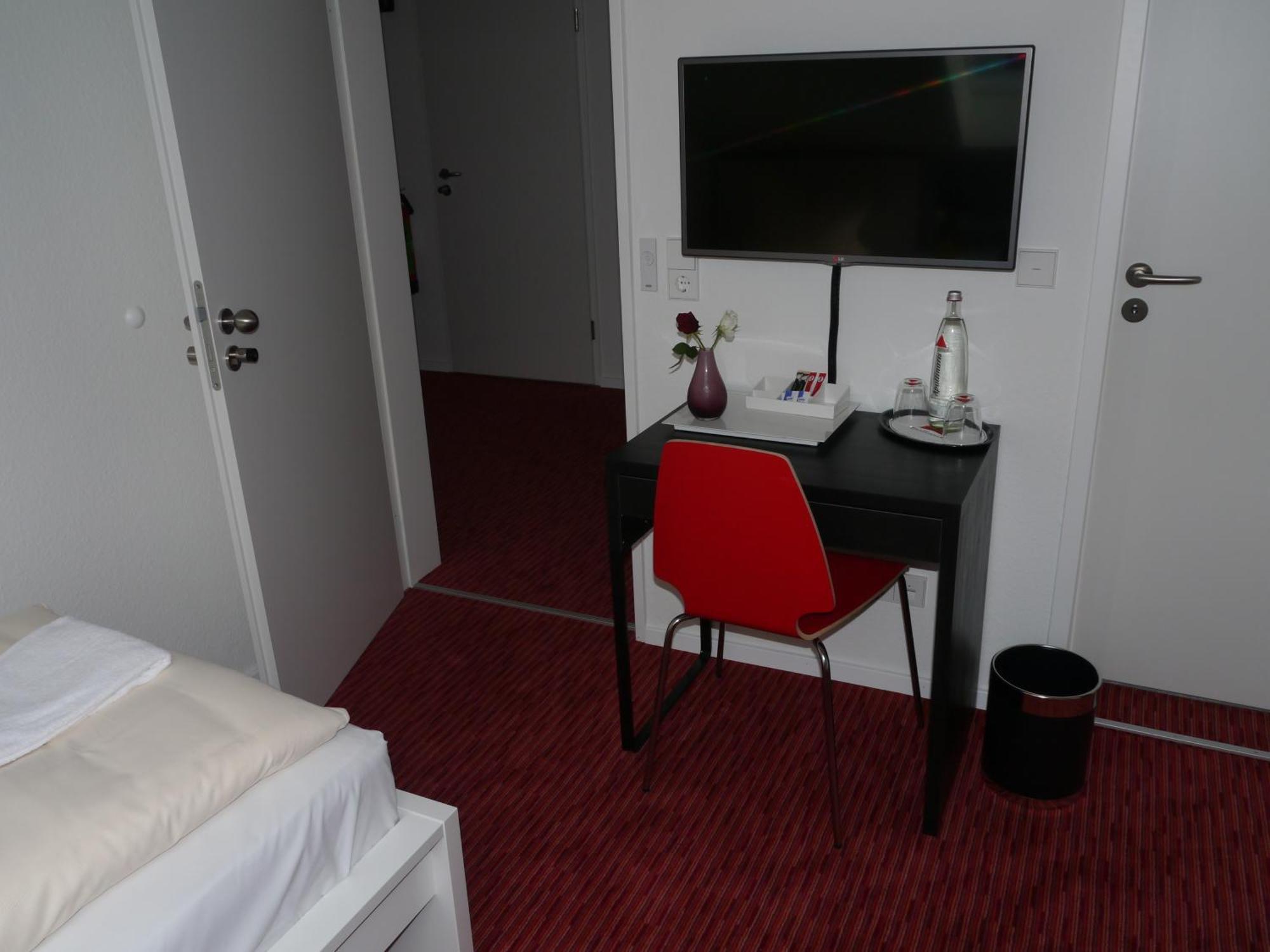 Mille Stelle Hotel Eggenstein-Leopoldshafen Room photo