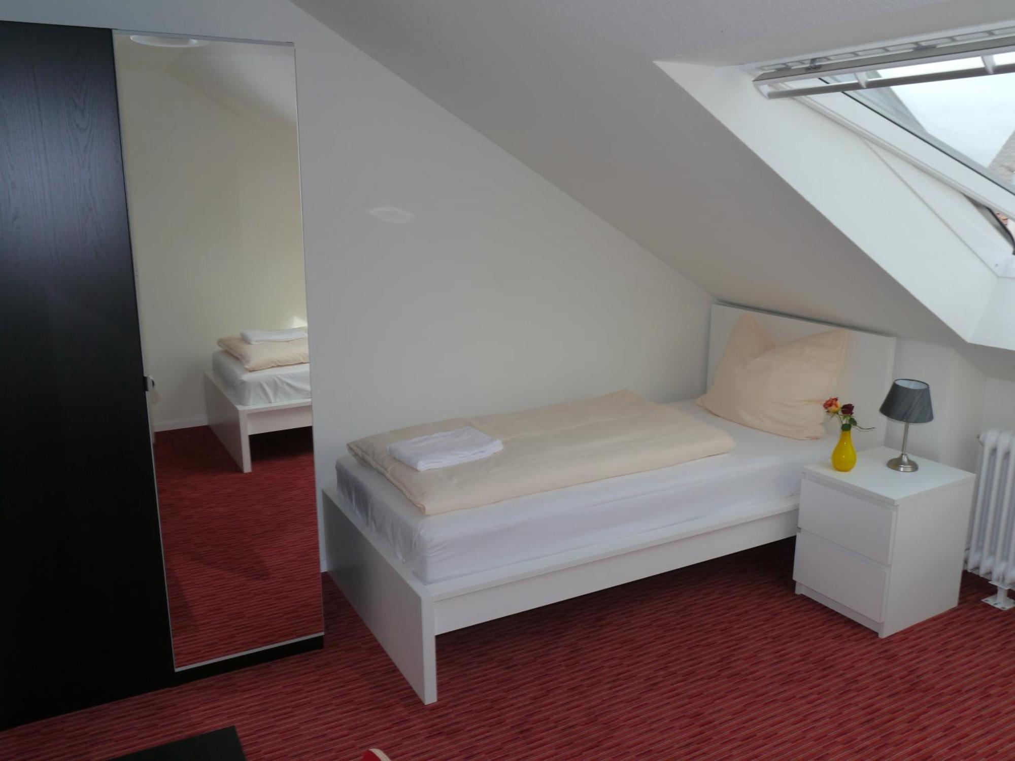 Mille Stelle Hotel Eggenstein-Leopoldshafen Room photo