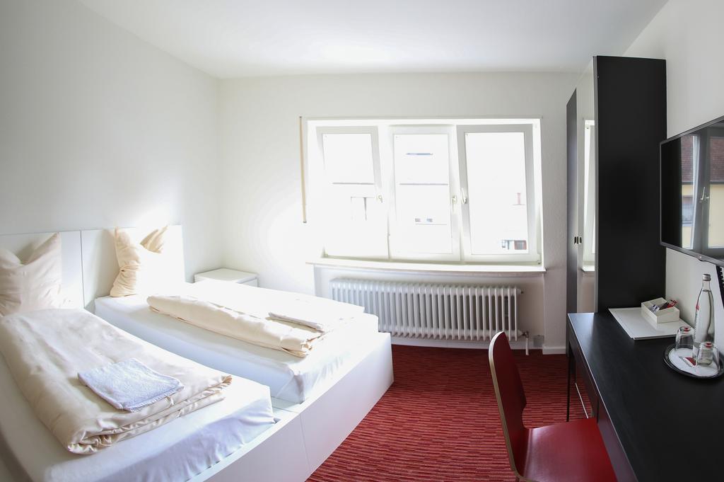Mille Stelle Hotel Eggenstein-Leopoldshafen Room photo